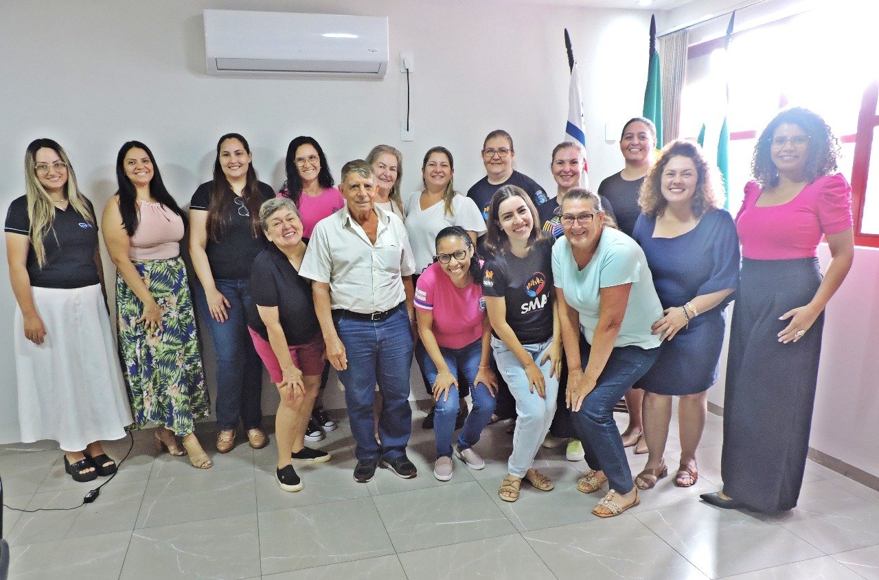 Participantes da reunião com a nova mesa diretora