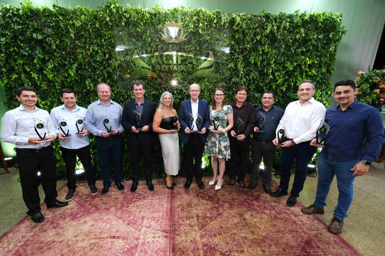 Profissionais da cooperativa receberam os troféus em cerimônia dia 30 de novembro
Profissionais da cooperativa receberam os troféus em cerimônia dia 30 de novembro
