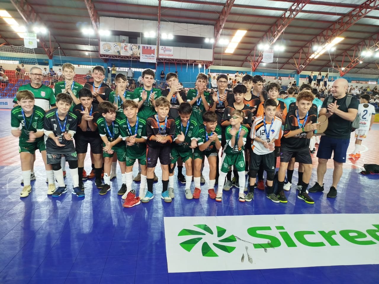 Colégio Gabriela Mistral conquistou vaga nas categorias A e B do futsal masculino