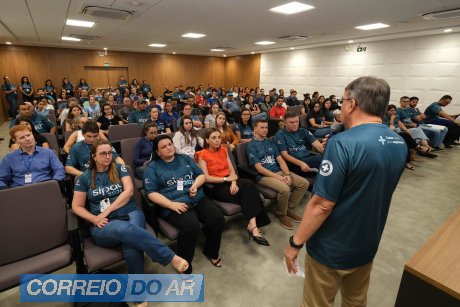 O diretor-executivo (CEO), Edio Schreiner, recepcionou os funcionários na abertura da Sipat. O diretor-executivo (CEO), Edio Schreiner, recepcionou os funcionários na abertura da Sipat.